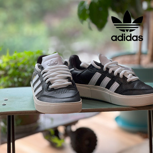 ADIDAS TYSHAWN LOW Black / White