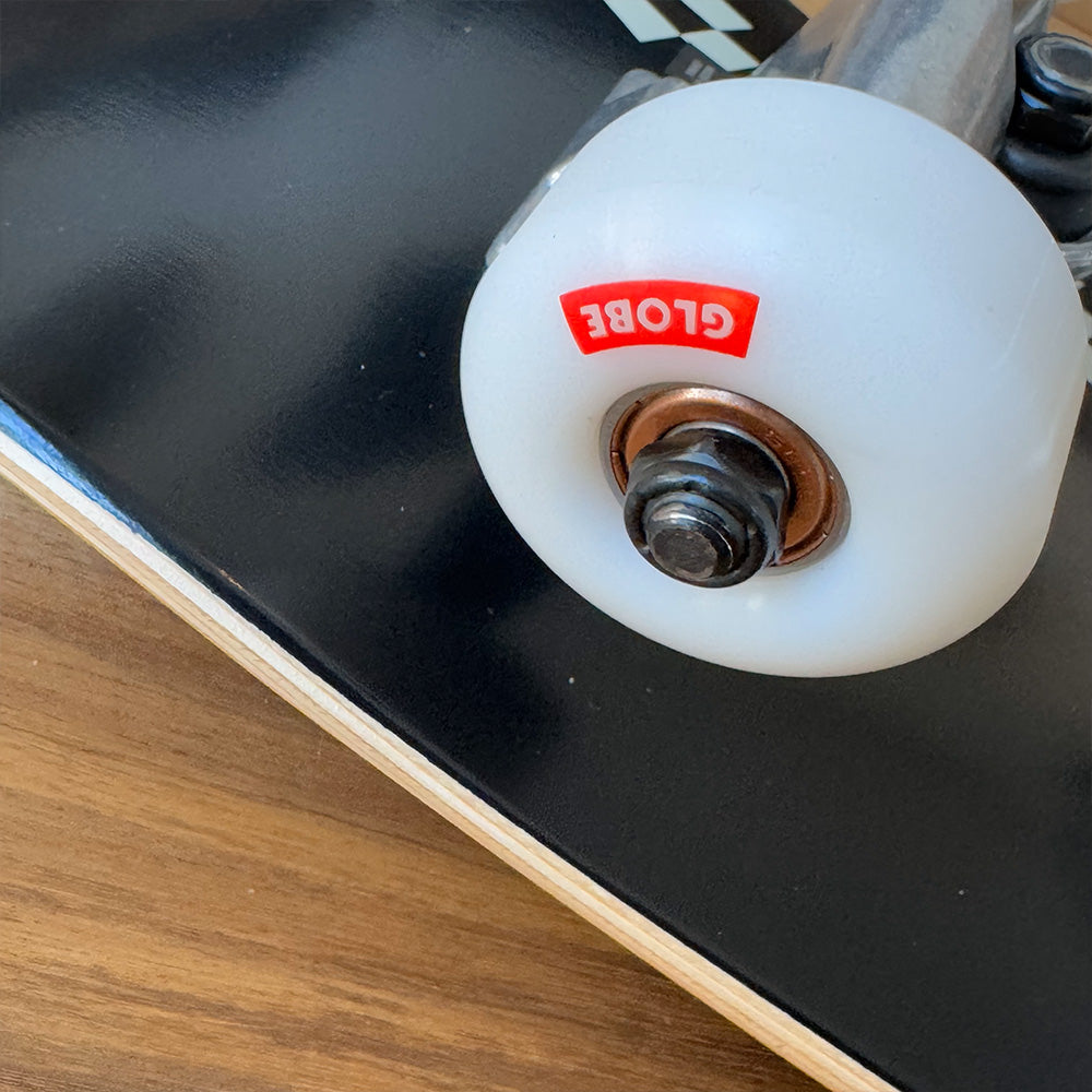 GLOBE KIDS Racer Black Off White 7.0 Mini Complete