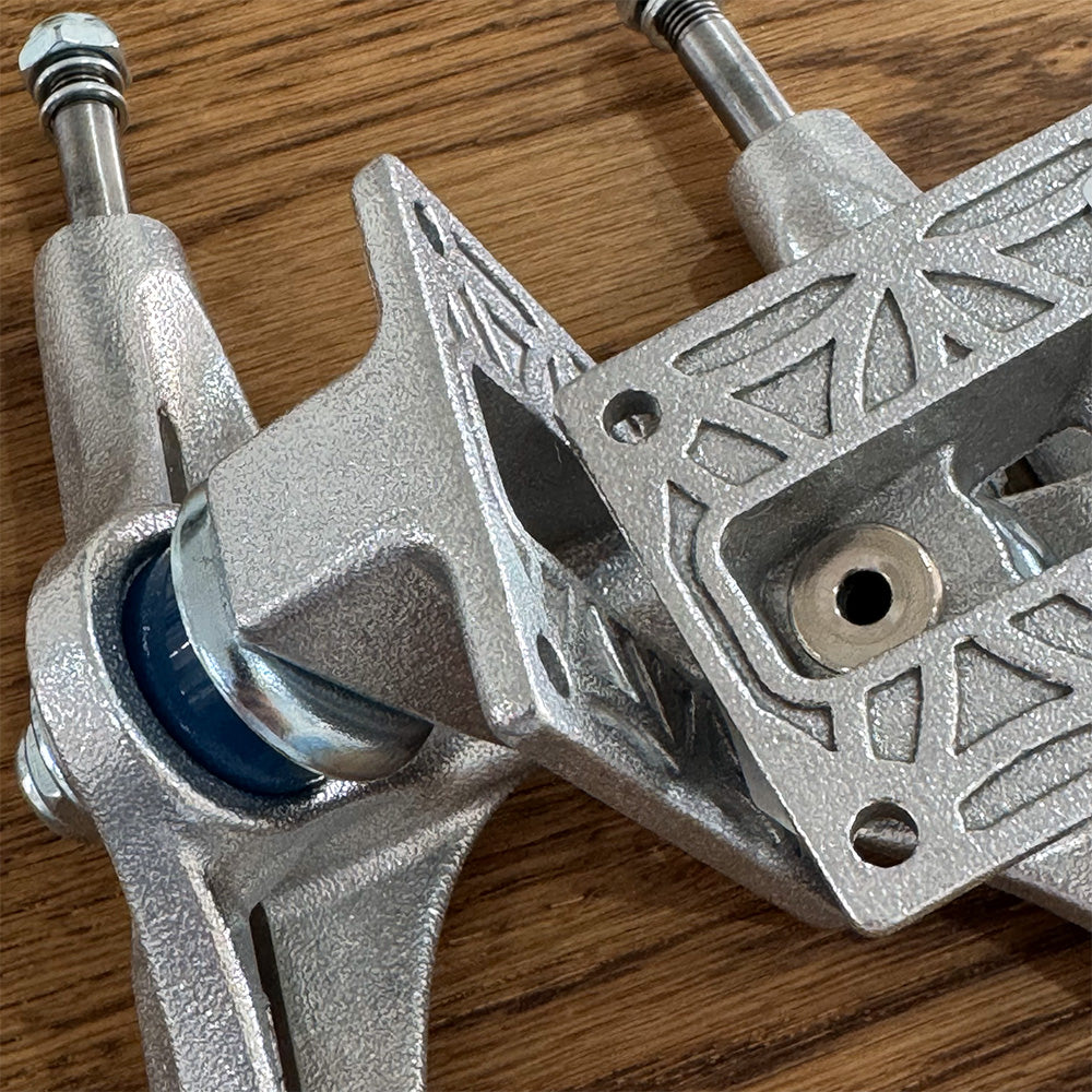 139 ROYAL TRUCKS - THE ROYAL ULTRA LIGHTS RAW SILVER