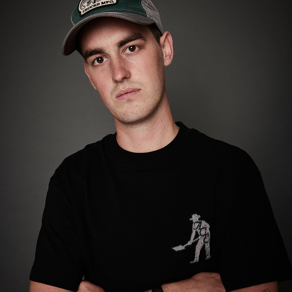 ACE PASSPORT SPADE SS TEE BLACK