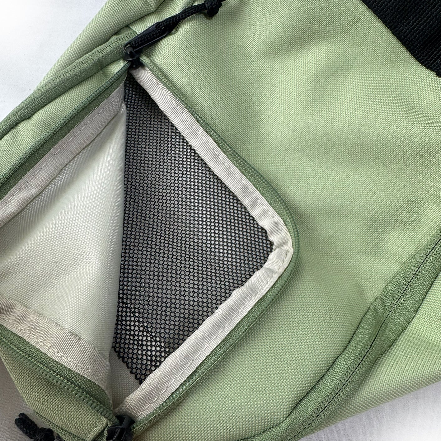 escapo skatebag e21_Pistachio × Almond Milk エスカポ スケートバッグ