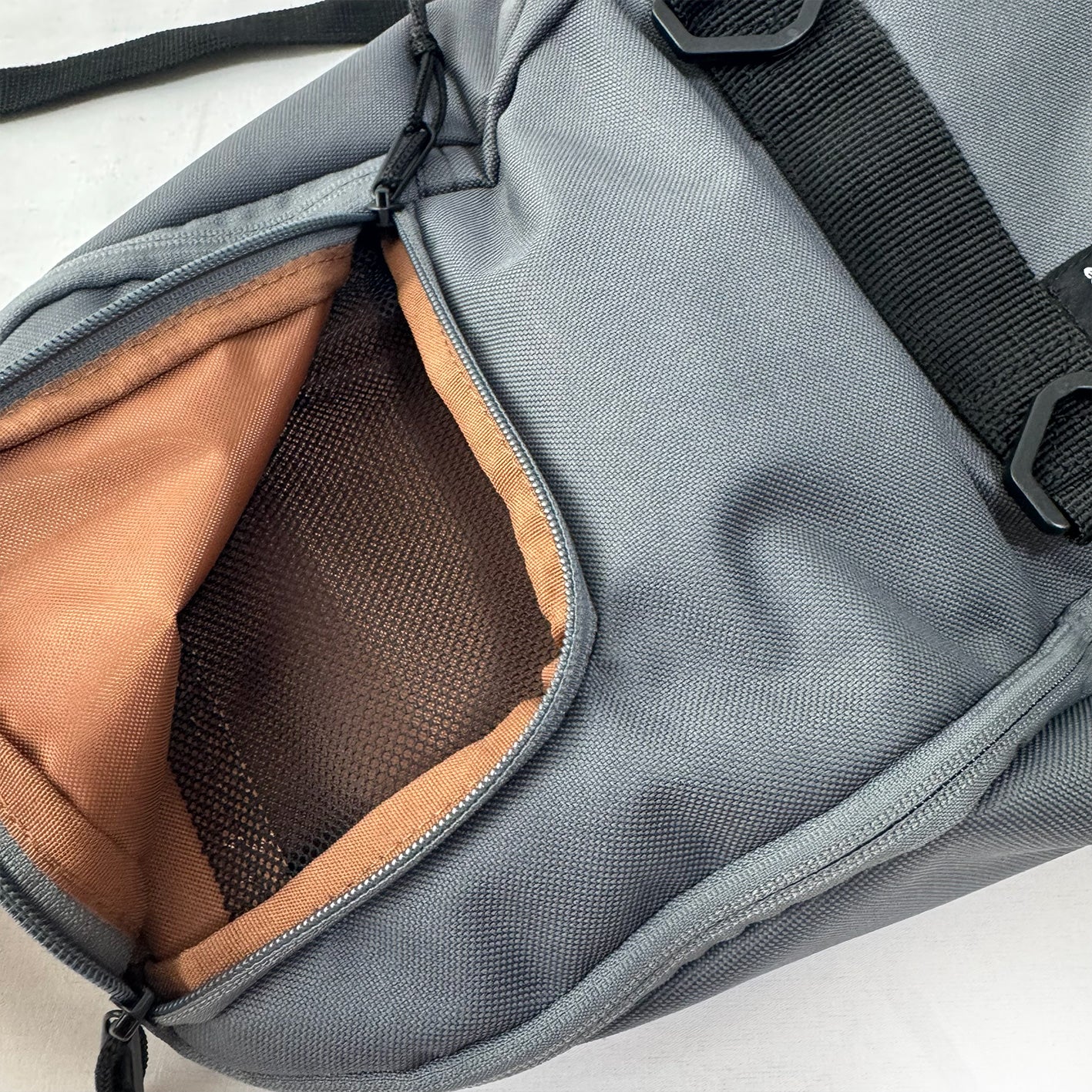 escapo skatebag e25_Steel Gray × Amber Camel エスカポ スケートバッグ