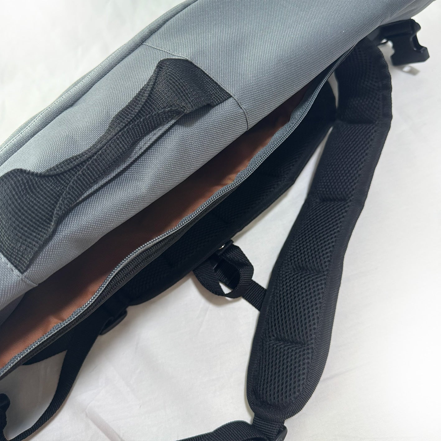 escapo skatebag e25_Steel Gray × Amber Camel エスカポ スケートバッグ